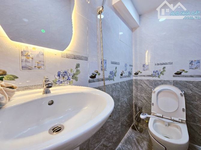 Nhà HXH tặng Full nội thất đẹp 40m2 x 2 tầng sổ hồng chính chủ giá nhỉnh 4 tỷ - 1