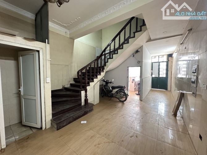 Bán nhà mặt phố Định Công, DT 45m2, MT 4.2m, vỉa hè, oto tránh, kinh doanh, chỉ 26 tỷ 5 - 1