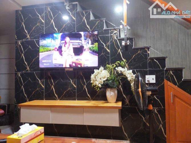 Nhà bán: đường Huỳnh văn một, Q Tân Phú, DTSD 75m2, 5 tầng , giá bán 15 tỷ - 1