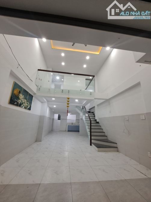 Bán căn nhà 1 trệt 2 lầu ô tô đậu cửa , hẻm cụt an ninh kế bên chợ Thủ Đức,P Trường Thọ - 1