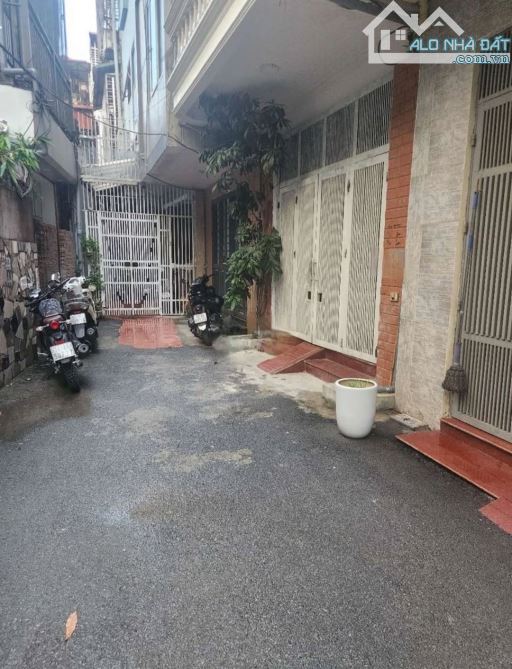 Cho thuê nhà ngõ ô tô Khương Trung, 3.5 tầng x 42m2, 3 ngủ, 3 vệ sinh, 12 Triệu - 1