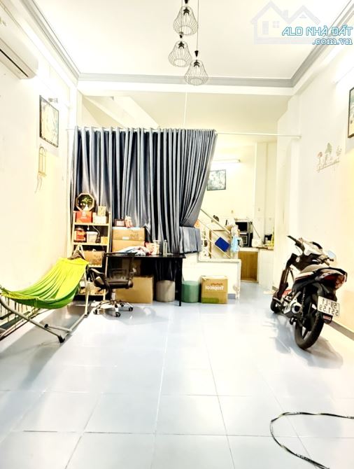 Bán nhà gần chợ Cây Quéo, 4 tầng BTCT, sát MT Hoàng Hoa Thám - 1