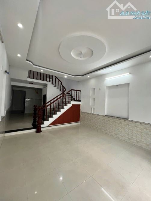 Bán nhà 3 tầng MT Nguyễn Nhàn Cẩm Lệ - 1