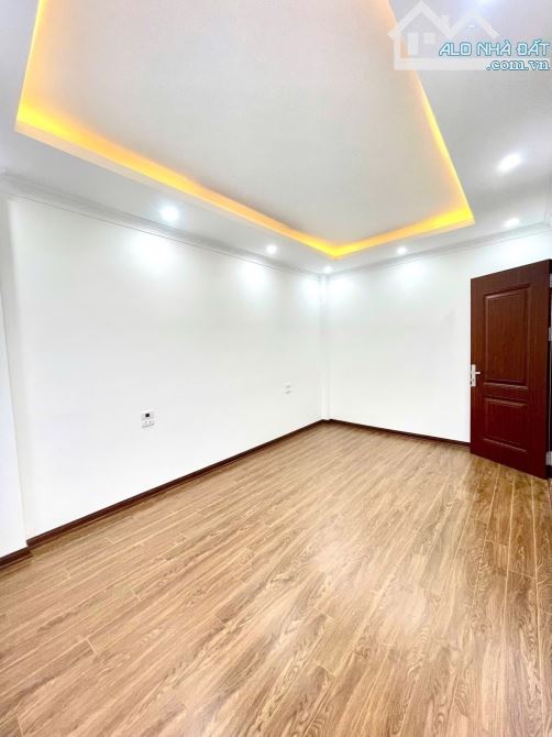 Phố Thịnh Liệt, thang máy xịn, oto đỗ cửa, gần phố, mặt tiền rộng, ngõ thông thoáng sáng - 1