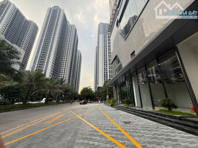 Cho thuê shophouse tầng 1 Goldmark city Rox tower 73 m2, giá 33 usd/m2 - 1