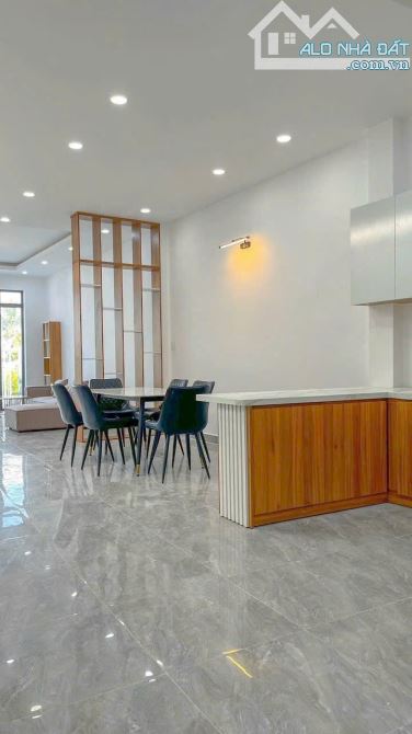 Mái ấm nhỏ xinh, phù hợp cho các gia đình trẻ muốn an cư đây ạ - 1