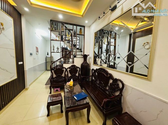 BÁN NHÀ NGUYỄN KHANG – 30M² 4 TẦNG 7.9 TỶ – GẦN PHỐ GẦN CHỢ – NHÀ ĐẸP Ở LUÔN–TẶNG NỘI THẤT - 1