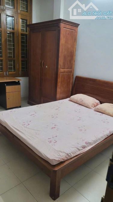Cho thuê nhà ngõ đường Láng dt 50mx 4 tầng, 5PN, 13tr/th, đủ đồ - 1