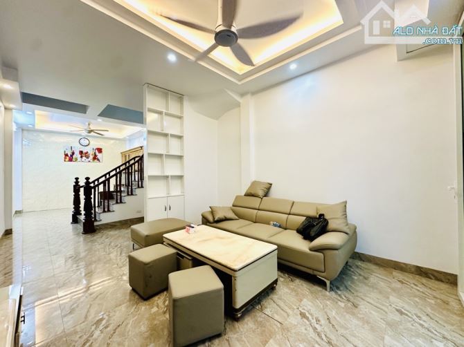 Bán nhà Cổ Linh - gara 2 ô tô - cách mặt phố Cổ Linh 30m - 5 tầng - 5 ngủ - 50m - 13.2 tỷ - 1