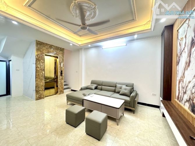 BIỆT THỰ LIỀN KỀ TẠI LONG BIÊN-GARA OTO-ĐƯỜNG 6M OTO TRÁNH-VỊ TRÍ ĐẸP CỰC THUẬN TIỆN - 1