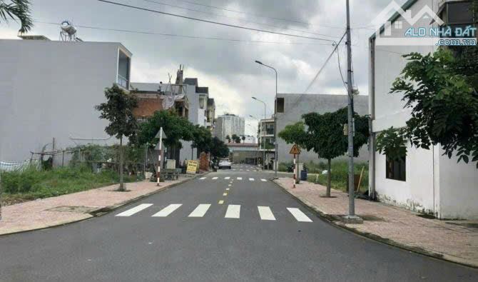 Đất Long Thành, mặt tiền 24m, ngay Sân Bay, sổ sẵn sang tên, chỉ 900tr - 1