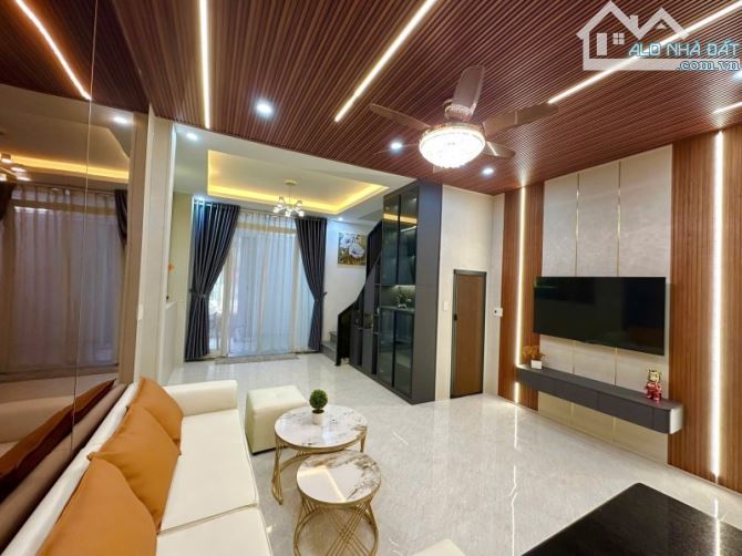 Bán nhà Hải Hồ, chợ Đống Đa, 2PN, 2WC, nhà mới full NT VIP, gần đường, chỉ 3.x tỷ - 1