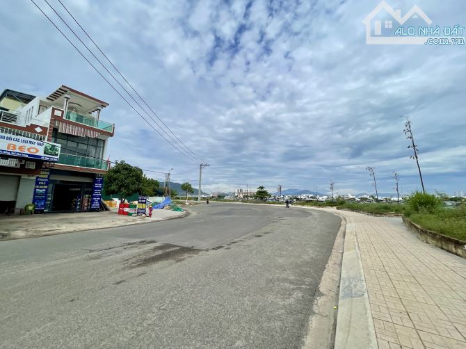 BÁN 2 LÔ ĐẤT VIEW BIỂN ĐƯỜNG NGUYỄN VĂN LINH RỘNG 30m , CHIỀU NGANG 5m - 1