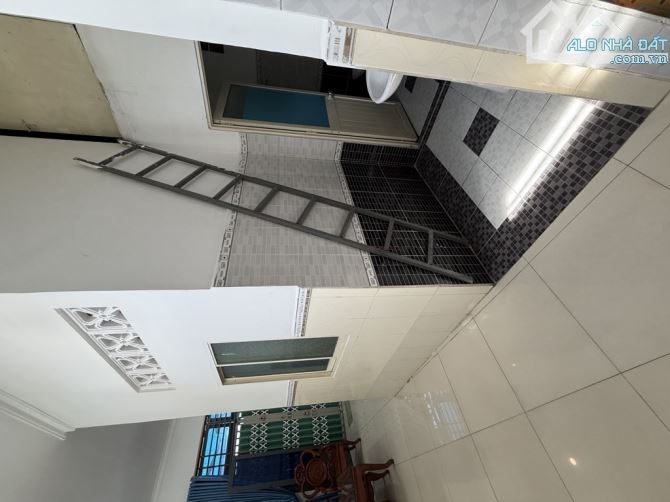 Nhà 2 tầng - 7.4 tỷ - 170m2 - Cạnh chợ Cầu Gò Vấp - 2 mặt tiền hẻm oto - Diện tích: 6.3m x - 1