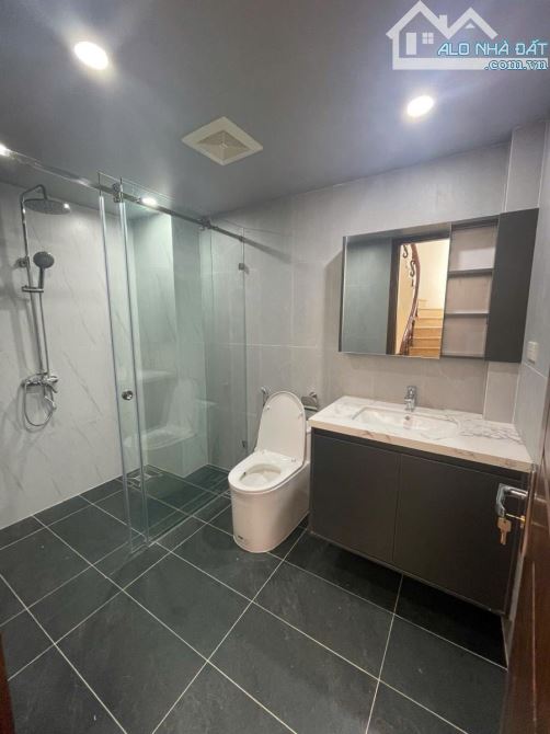 Bán nhà 5 tầng Phố Hoàng Cầu 62.5 m2, MT 6.6 m ô tô 7 chỗ vào nhà giá 19.5 tỷ - 1