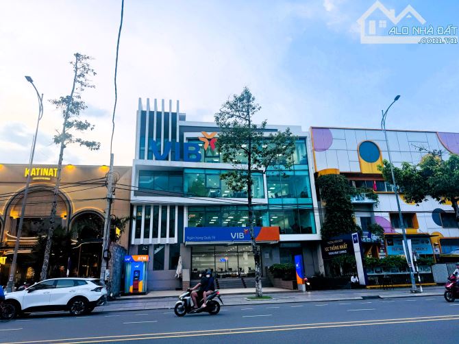 Bán nhà mặt tiền đường Võ Thị Sáu dòng tiền 3.3 tỷ/năm sổ hồng 450m2 ngang 18m giá 140 tỷ - 1