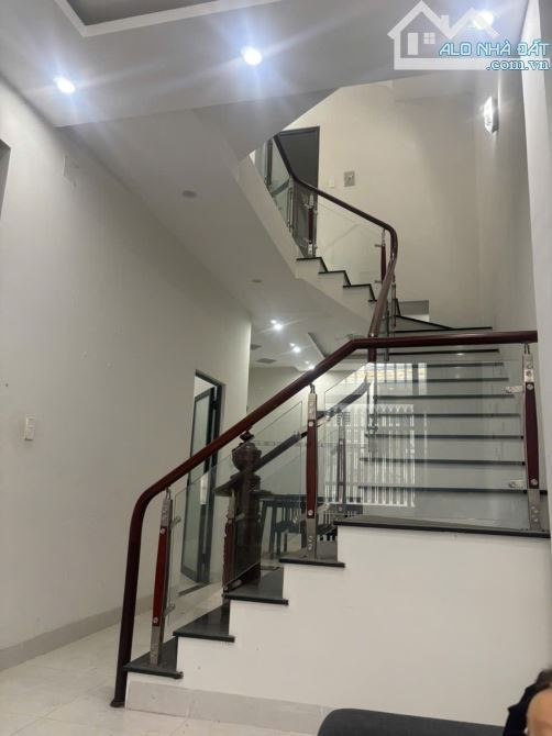 🏡 Cho thuê nhà 1 trệt 2 lầu – Đường 30/4, P.11 – 90m² – 3PN – Giá chỉ 7 triệu/tháng - 1
