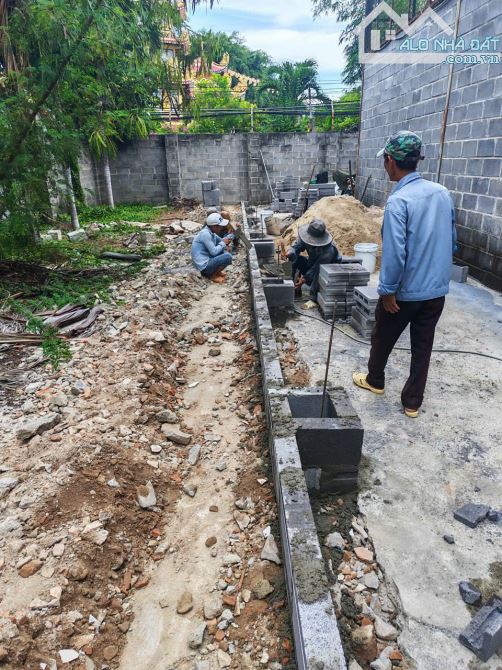 CẦN BÁN LÔ ĐẤT MẶT TIỀN - XÓM CHIẾU, VĨNH NGỌC, TP. NHA TRANG - Giá 2,7 tỷ
 - Diện tích: - 1