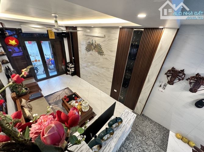 💥Hiếm khuôn tiền hơn 8 tỷ nh.à Nguyễn Văn Cừ, Bồ Đề, mặt ngõ thông, ô tô đỗ cửa. - 1