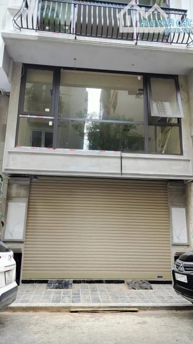 BÁN TOÀ NHÀ NGUYÊN HỒNG - 10 TẦNG - DIỆN TÍCH 52.6M -  PHÂN LÔ NGÕ Ô TÔ TRÁNH - 1