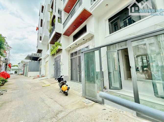 Biệt Thự 3 Mặt Hẻm, Ngang 8m, Nguyễn Ảnh Thủ , Quận 12, HXT Thông, 8x14m, Nhỉnh 6 tỷ - 1