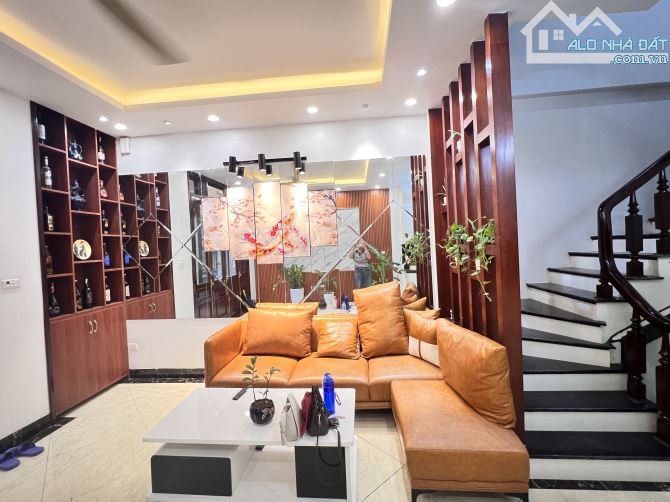 CHỈ 6.xx tỷ - 5 TẦNG - DÂN XÂY - XEM LÀ MÊ 👉 HIẾM - #VIỆTHƯNG - Full công năng👉 3 phòng