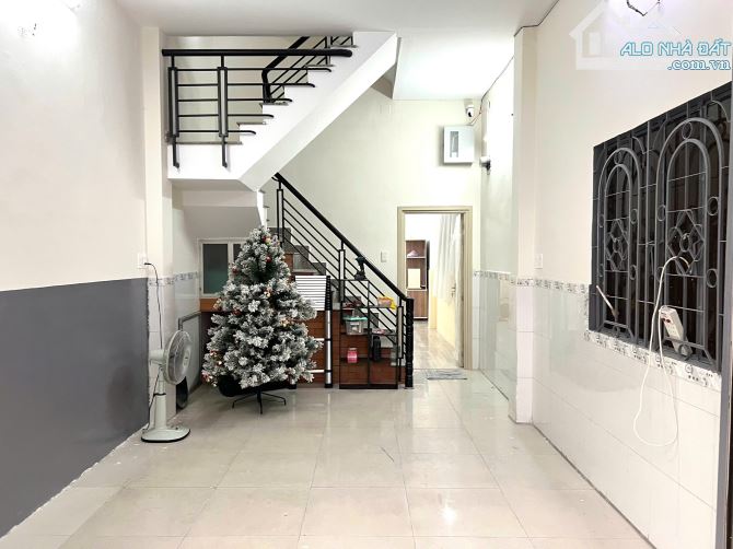 Bán nhà mặt phố tại Cách Mạng Tháng Tám, 104.6 m2, 4PN, 4WC, Quận 3, HCM - 1