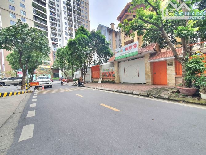 SIÊU BIỆT THỰ LÔ GÓC 3 MẶT TIỀN DỊCH VỌNG , 310m*15m*5T  CÓ HẦM, CÓ THANG MÁY - GIÁ 95 TỶ - 1