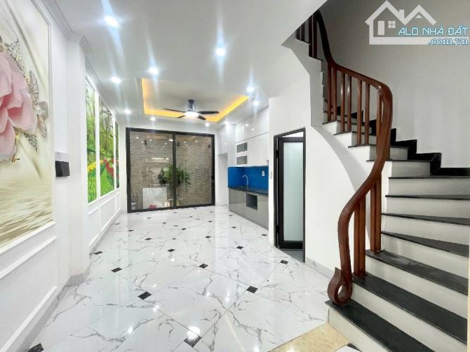 KHU PHÂN LÔ (TT Đặc Công - Vĩnh Quỳnh) - Ô TÔ CHẠY VÒNG QUANH DỪNG ĐỖ NGÀY ĐÊM - THANG MÁY - 1