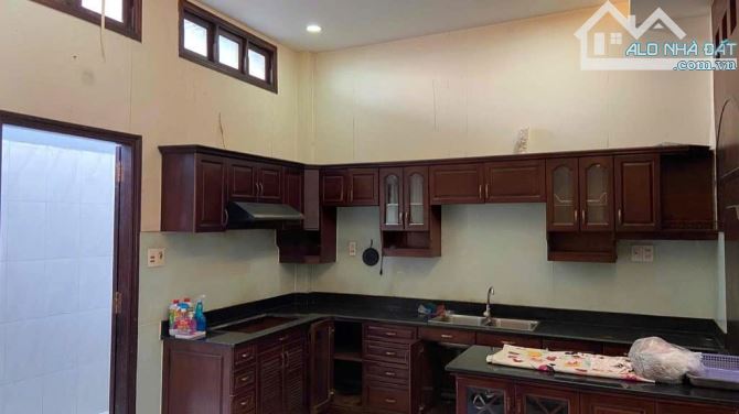 Nhà khu bên sông mát mẻ, 6x20, 1 trệt 2 lầu, 3pn 4wc, sẵn máy lạnh, sân đậu oto thoải mái - 1