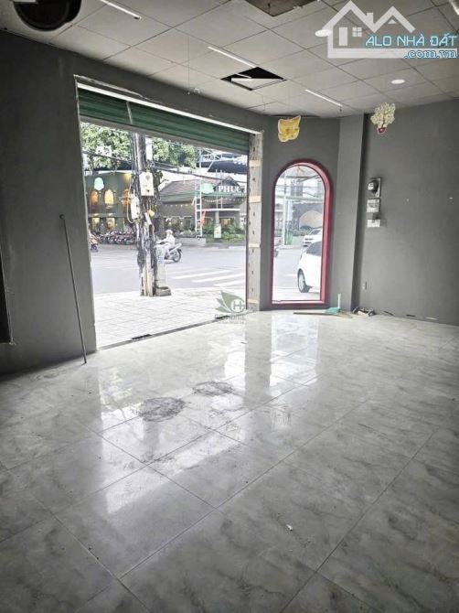 CHO THUÊ MẶT BẰNG ÔM GÓC NGÃ TƯ TRUNG TÂM THÀNH PHỐ 80m2  MỚI GIÁ 30 TRIỆU/ THÁNG - 1