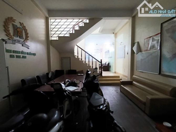 Bán căn liền kề khu nhà ở Đại Mỗ Viglacera . Trước nhà 3 Ô Tô tránh nhau . 76M. 18,5 tỷ - 1
