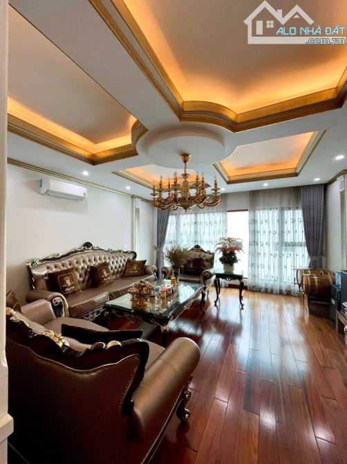HOT!! BÁN NHÀ HOÀNG CẦU- LA THÀNH- ĐỐNG ĐA, DT 50mx 4 TẦNG, MẶT TIỀN 4,4m, GIÁ 17.9 Tỷ - 1