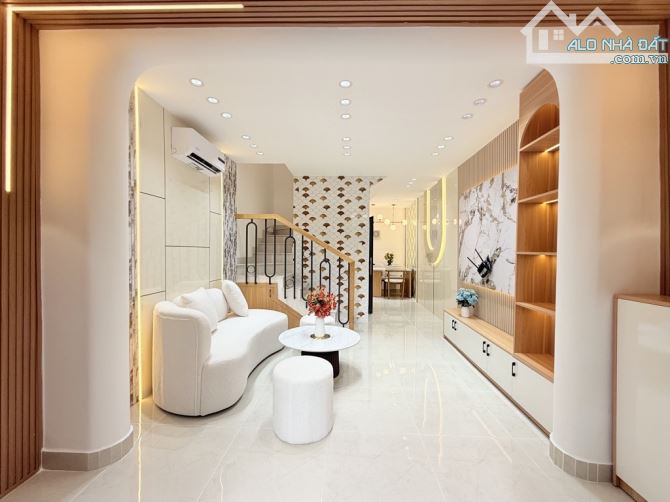 Bán Nhà Bình Thạnh - Hẻm Xe Hơi Thông - Sát Q1 - 2 Tầng - Full Nội Thất - Chỉ 5.5 Tỷ TL - 1