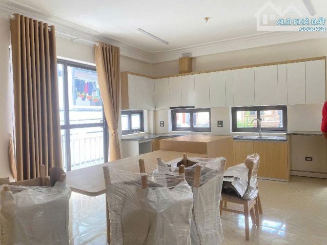 Nhà căn GÓC, gaza ô tô, thang máy giá 9.3 tỷ cách 30m ra phố Lệ Mật, Việt Hưng. - 1