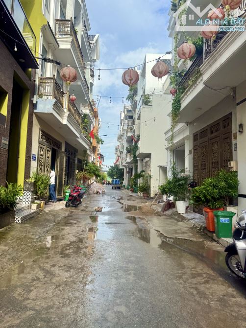 SIÊU PHẨM BÌNH TÂN- DT 4 DÀI 19 x 5 TẦNG FULL NỘI THẤT XỊN SÒ- KHU DÂN TRÍ CAO- 7,88TỈ - 1