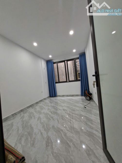 NHÀ ĐẸP Ở NGAY VÀI BƯỚC RA PHỐ, TT QUẬN ĐỐNG ĐA, TIỆN ÍCH BẠT NGÀN Linh Quang 22m, 5T, mt - 1