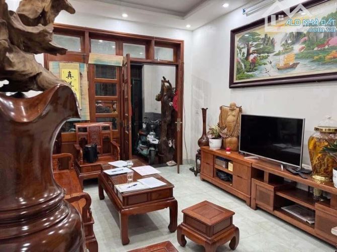 BỒ ĐỀ -LONG BIÊN NHÀ 3 THOÁNG-Ô TÔ ĐỖ CỬA-FULL NỘI THẤT Ở LUÔN  l - 1