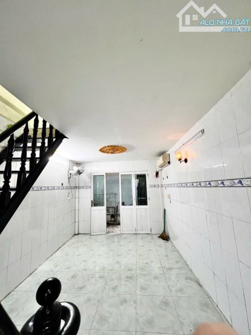 Bán nhà 2 tầng, 26m² (3.2x8) Lê Đình Cẩn, Sát khu VIP Tên Lửa, chỉ 990 triệu - 1