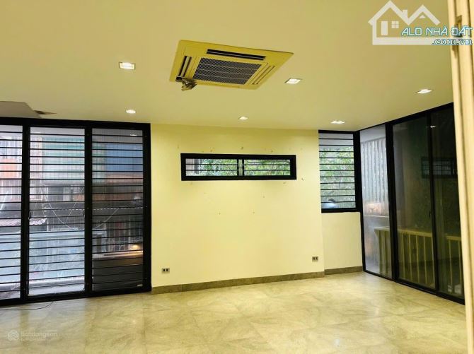 Cho thuê nhà ô tô, kd, vp Thành Công, Ba Đình, 150m2, 2 tầng, 5 ngủ, 32tr - 1