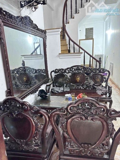Cho thuê nhà nguyên căn ngõ 271 Đê La Thành, Đống Đa. DT 30m x 3 tầng, giá 8tr - 1