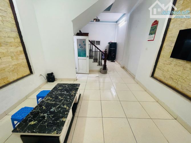Cho thuê nhà nguyên căn ngõ 174 Tam Trinh, Yên Sở, Hoàng Mai. DT 42m x 4 tầng. giá 9tr - 1