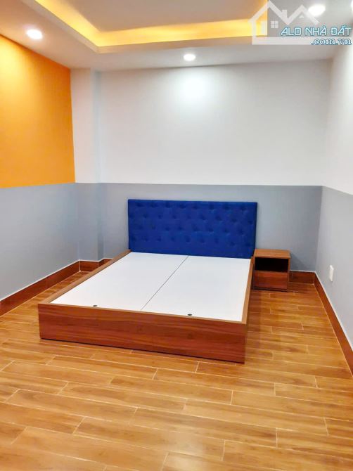 Bán CHDV 2 lầu gần mặt tiền đường Dương Bá Trạc P.2 Quận 8 - 12