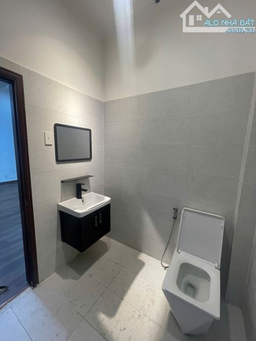 Biệt Thự Sân Vườn 240m2 giữa trung tâm Quận 10, 11x22, 3 tầng, chỉ 40 tỷ - 12