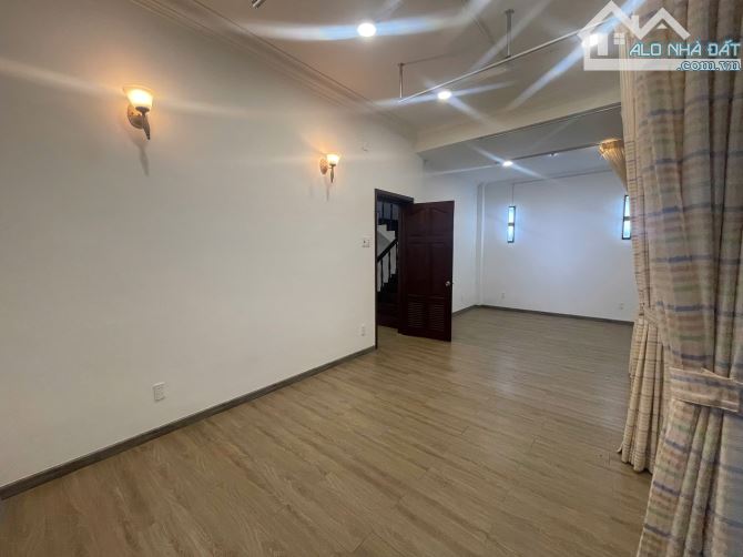 Biệt Thự Sân Vườn 240m2 giữa trung tâm Quận 10, 11x22, 3 tầng, chỉ 40 tỷ - 13