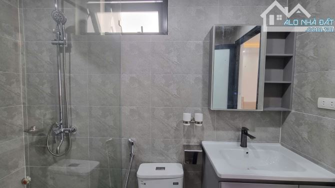 7 tầng thang máy, xây mới lô góc ngõ 77 Bùi Xương Trạch,5 căn hộ full nội thất.Giá 11.8 tỷ - 14