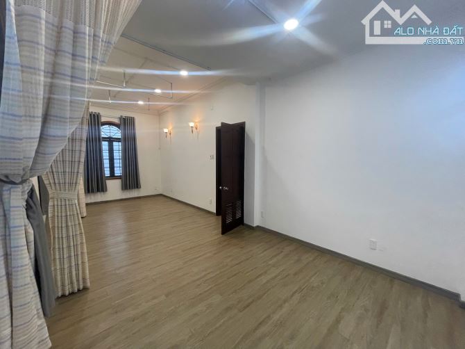 Biệt Thự Sân Vườn 240m2 giữa trung tâm Quận 10, 11x22, 3 tầng, chỉ 40 tỷ - 15