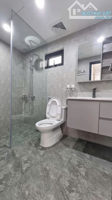 7 tầng thang máy, xây mới lô góc ngõ 77 Bùi Xương Trạch,5 căn hộ full nội thất.Giá 11.8 tỷ - 17