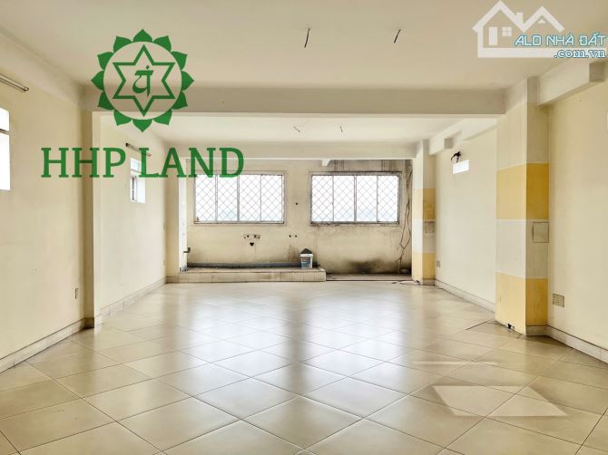 Cho thuê toà nhà 6 lầu có thang máy mặt tiền Quốc lộ 1A - 17