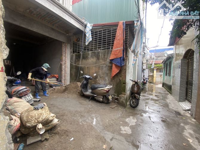 Nhà đẹp 4 tầng sân cổng độc lập Nguyễn Văn Linh - Cầu Niệm